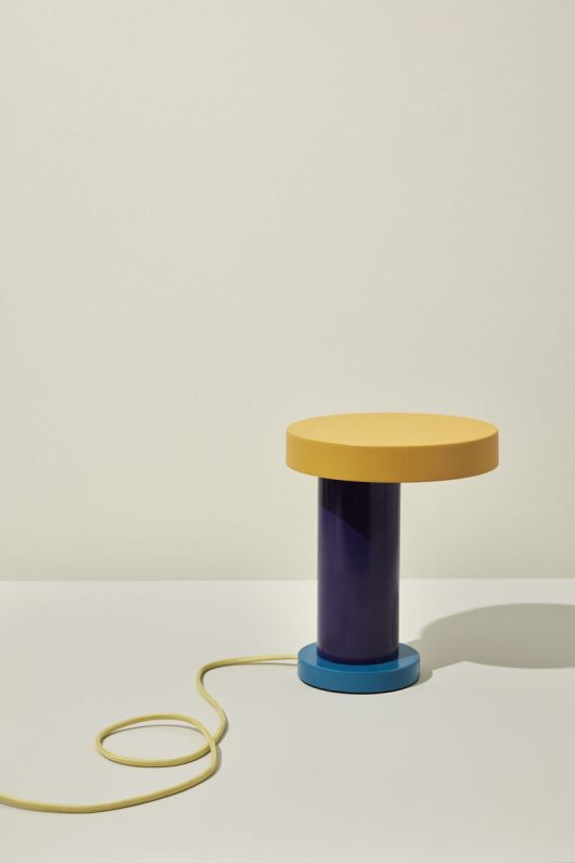 Lampe à poser totalement design