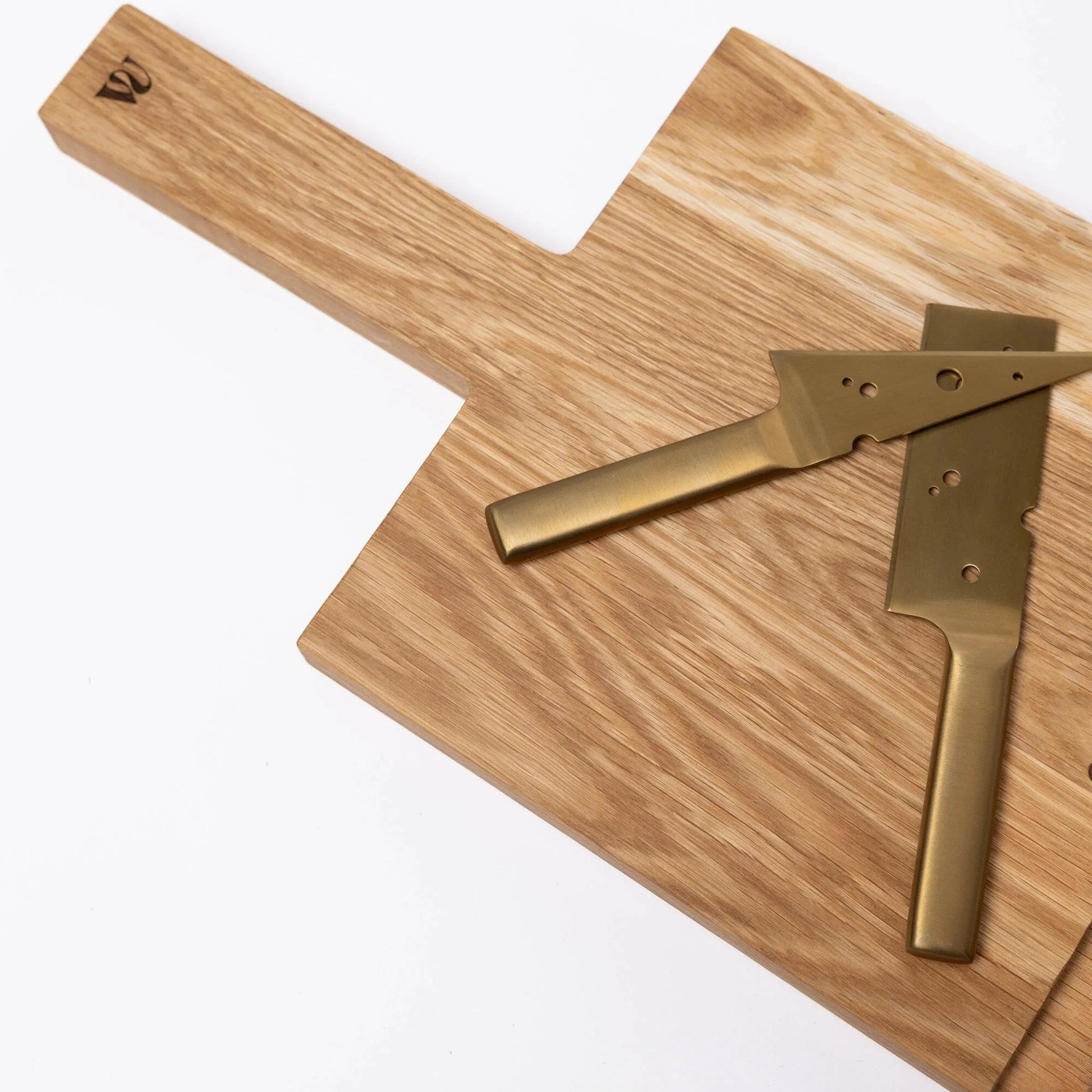 planche_pour_le_fromage_en_chene_avec_couteaux_1-