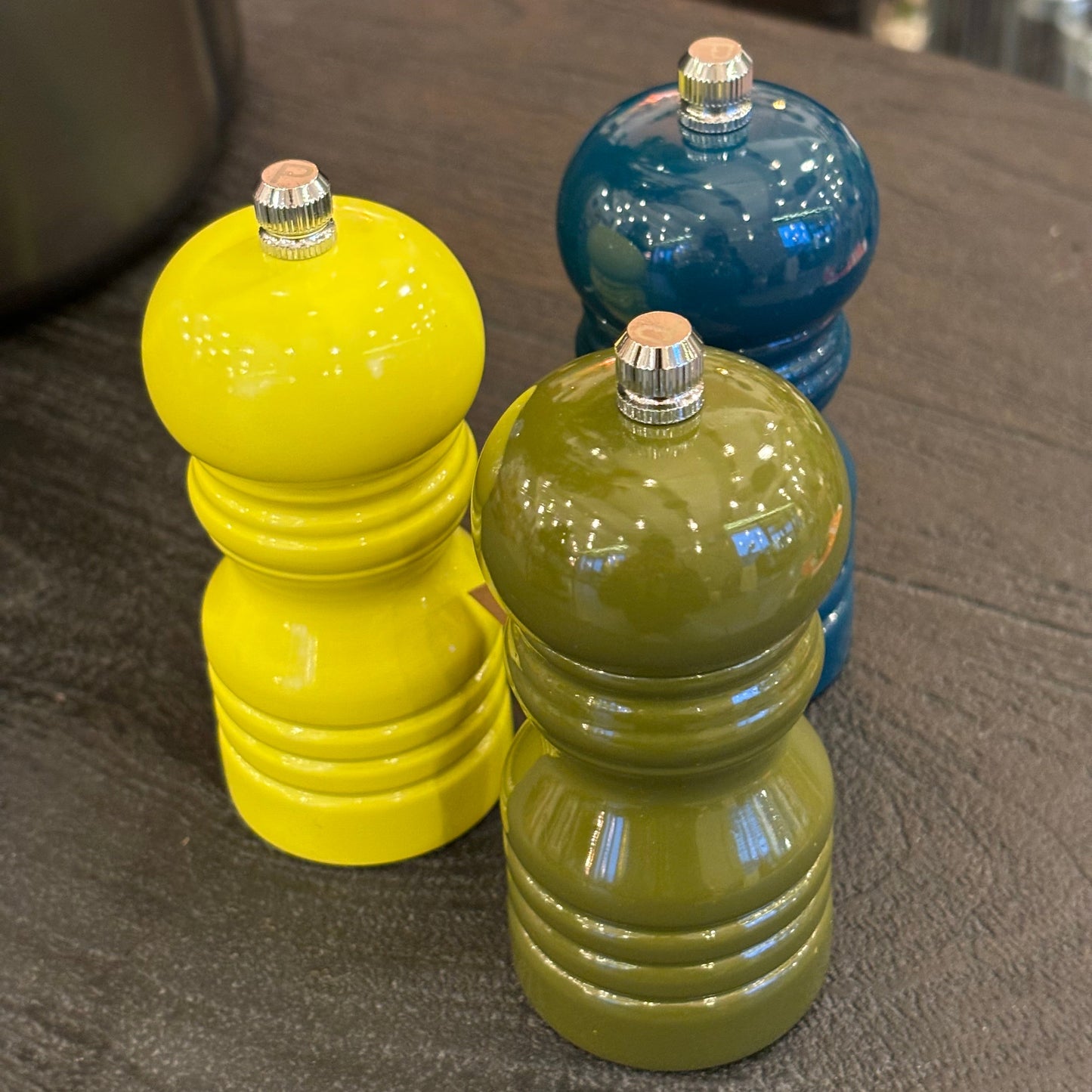 saliere ou poivrière colorée - LA PETITE BOITE JAUNE