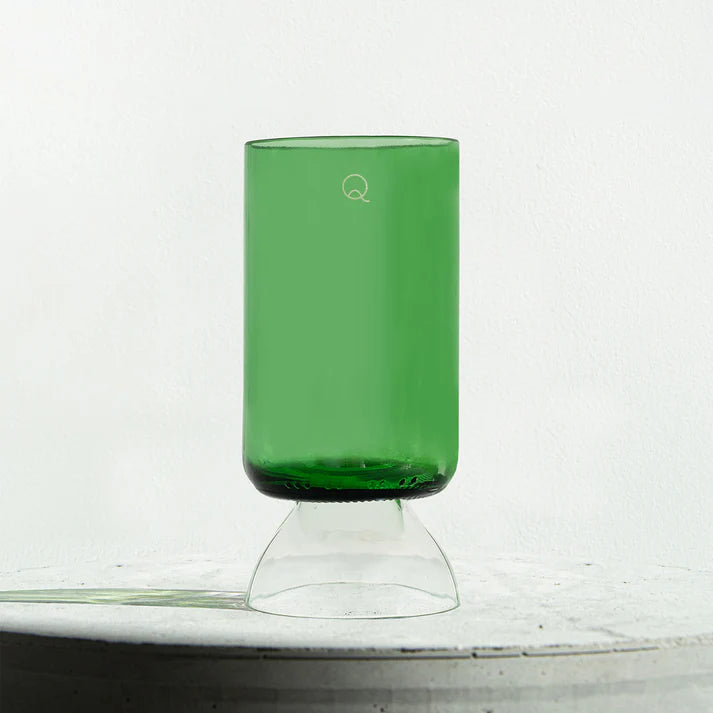 Verre à pied Q de bouteilles vert et transparent