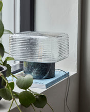 Charger l&#39;image dans la galerie, Lampe de table avec pied en marbre vert
