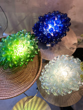 Charger l&#39;image dans la galerie, Lampe grappe en Goutte de Verre Recyclé soufflé à la bouche transparente
