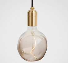Charger l&#39;image dans la galerie, Suspension en laiton pour ampoule led soufflées à la bouche
