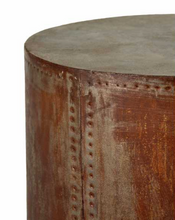Charger l&#39;image dans la galerie, Table d&#39;appoint ou tabouret en métal rouille pour Serax
