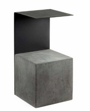Charger l&#39;image dans la galerie, Table d&#39;appoint design en métal et béton de SERAX &quot;l&#39;obstacle d&#39;appartement&quot;
