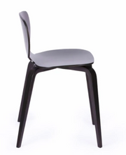 Charger l&#39;image dans la galerie, Chaise design en bois de hêtre coloris noir 100 % Française H10 avec dossier bas
