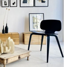 Charger l&#39;image dans la galerie, Chaise design en bois de hêtre coloris noir 100 % Française H10 avec dossier bas

