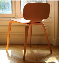 Charger l&#39;image dans la galerie, Chaise design en bois de hêtre naturel 100 % Française H10 avec dossier bas
