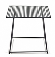 Charger l&#39;image dans la galerie, Table d&#39;appoint carrée en métal noir de la série Flippo Antonino Sciortino pour Serax
