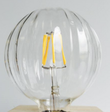 Charger l&#39;image dans la galerie, Ampoule LED décorative design &quot;striée&quot; ronde
