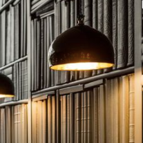 Charger l&#39;image dans la galerie, Suspension artisanale en céramique modèle Toque noire fabriquée en France
