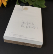 Charger l&#39;image dans la galerie, Bloc notes décoratif sur un support de chêne avec un clou décoratif &quot;point&quot;
