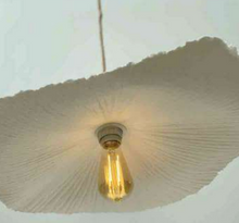 Charger l&#39;image dans la galerie, Suspension blanche &quot;flower&quot; en papier mâché petite taille
