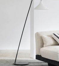 Charger l&#39;image dans la galerie, Lampadaire SEAM de Seppe Van Heusden pour SERAX
