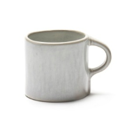 Charger l&#39;image dans la galerie, Tasse et soucoupe  &quot;la mère&quot; blanche design Marie Michielssen pour SERAX
