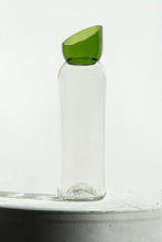 Charger l&#39;image dans la galerie, Carafe Medium Q de bouteilles
