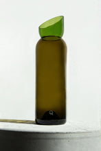 Charger l&#39;image dans la galerie, Carafe Medium Q de bouteilles
