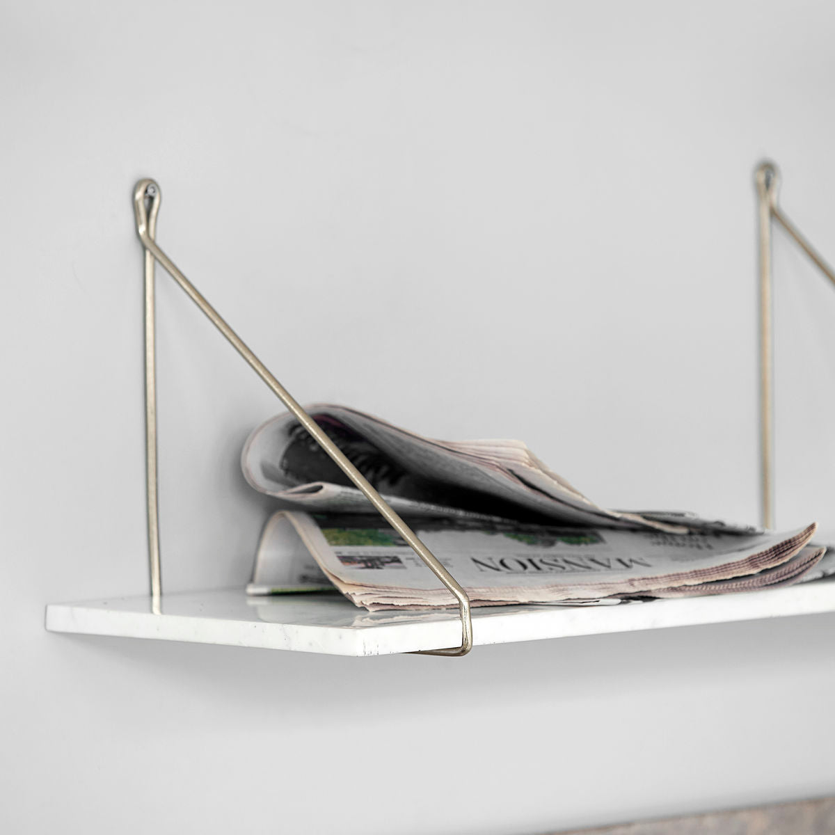 ETAGERE EN MARBRE  ET SUPPORT LAITON HOUSE DOCTOR - LA PETITE BOITE JAUNE