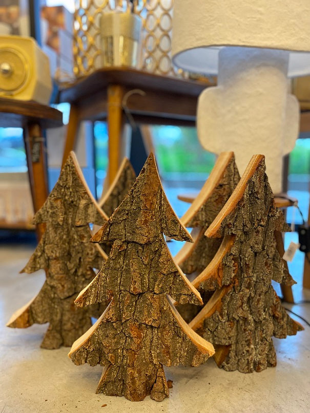 Décoration de Noël : Sapin en chêne massif  avec son écorce - 35 cm