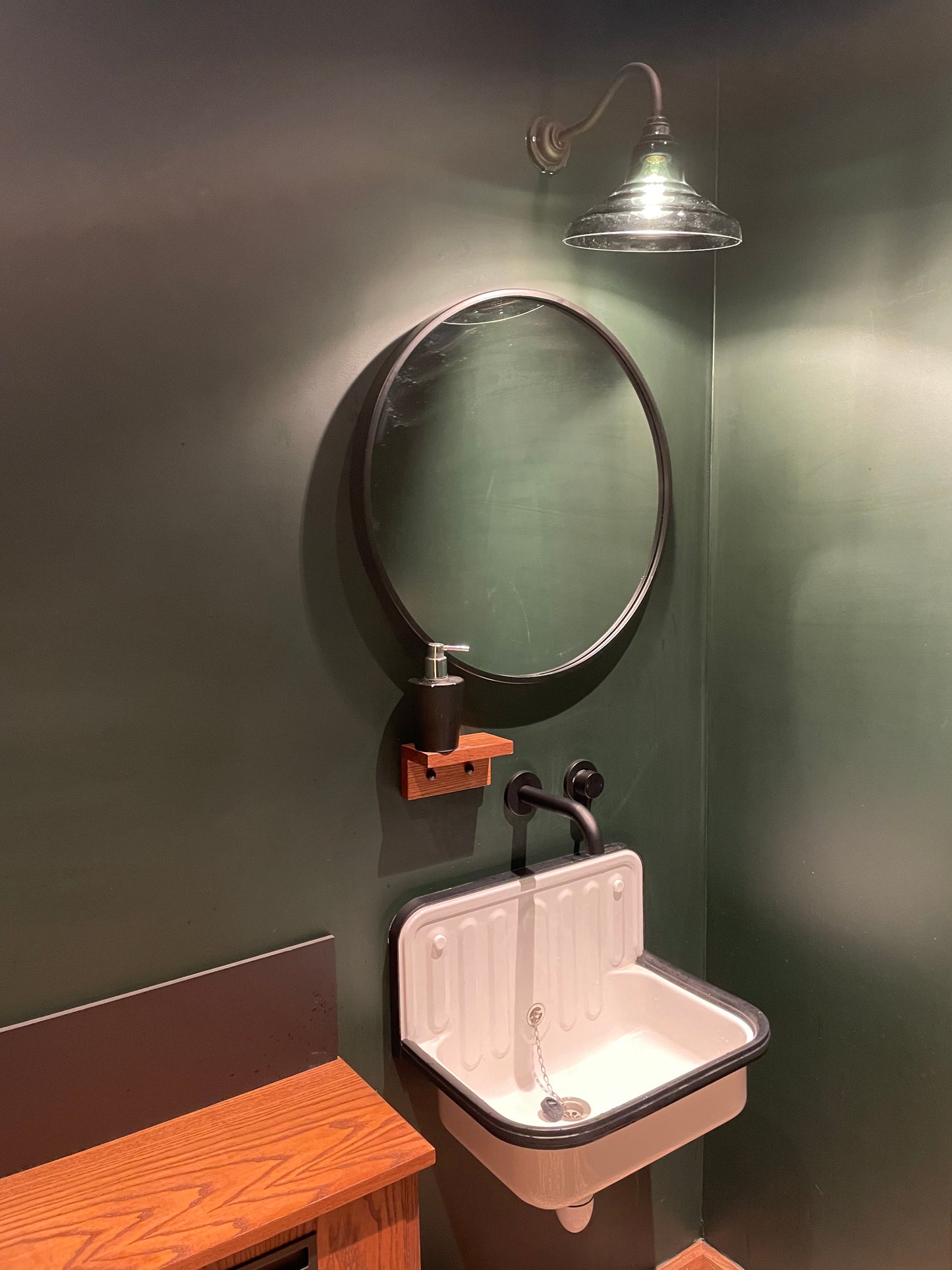 Lavabo / évier en métal émaillé vintage
