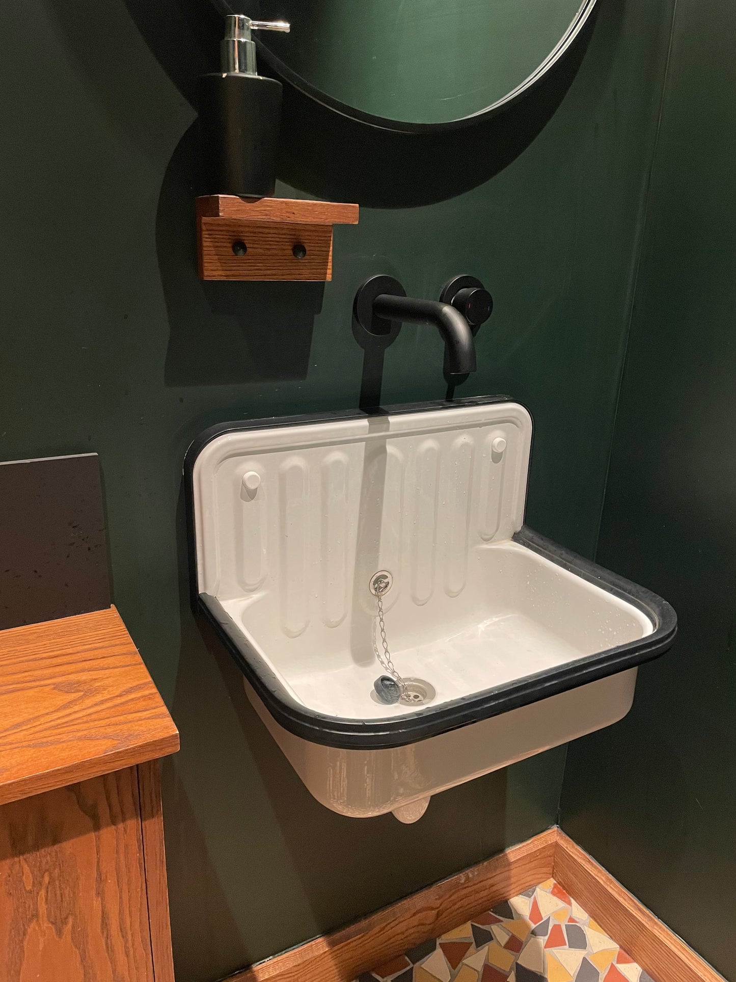 Lavabo / évier en métal émaillé vintage