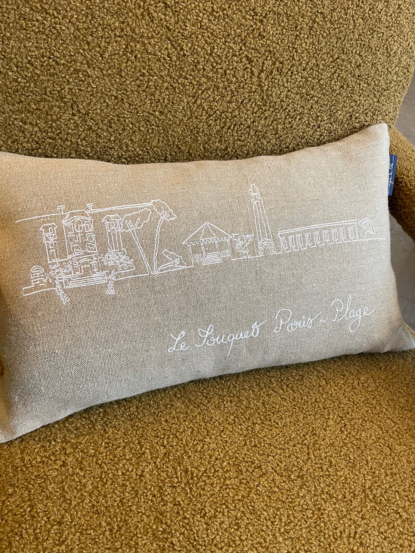 Coussin brodé à la main made in Les Hauts de France
