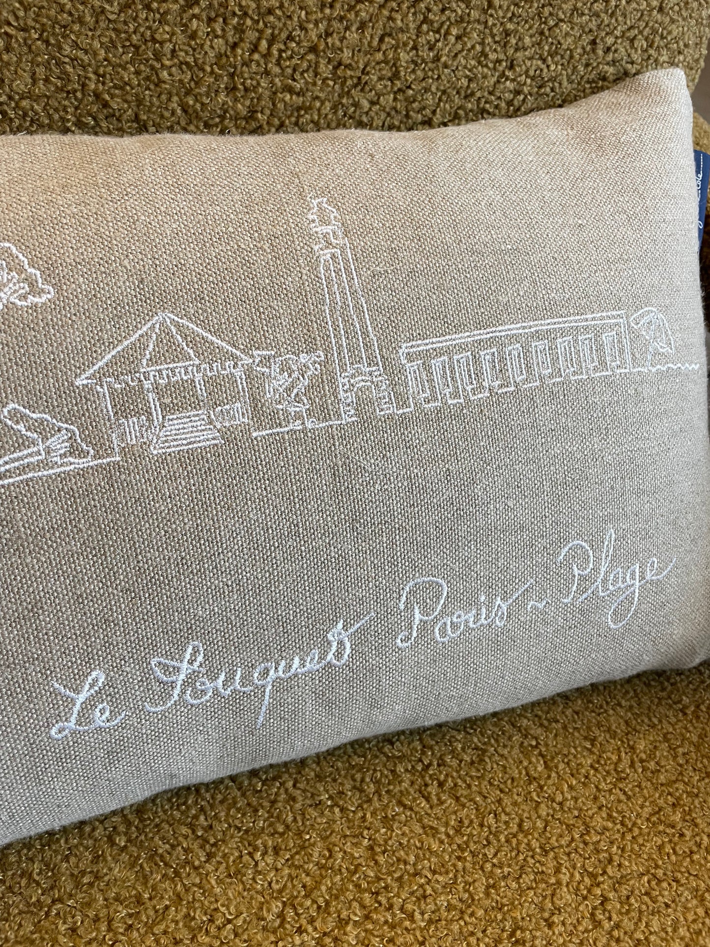 Coussin brodé à la main made in Les Hauts de France