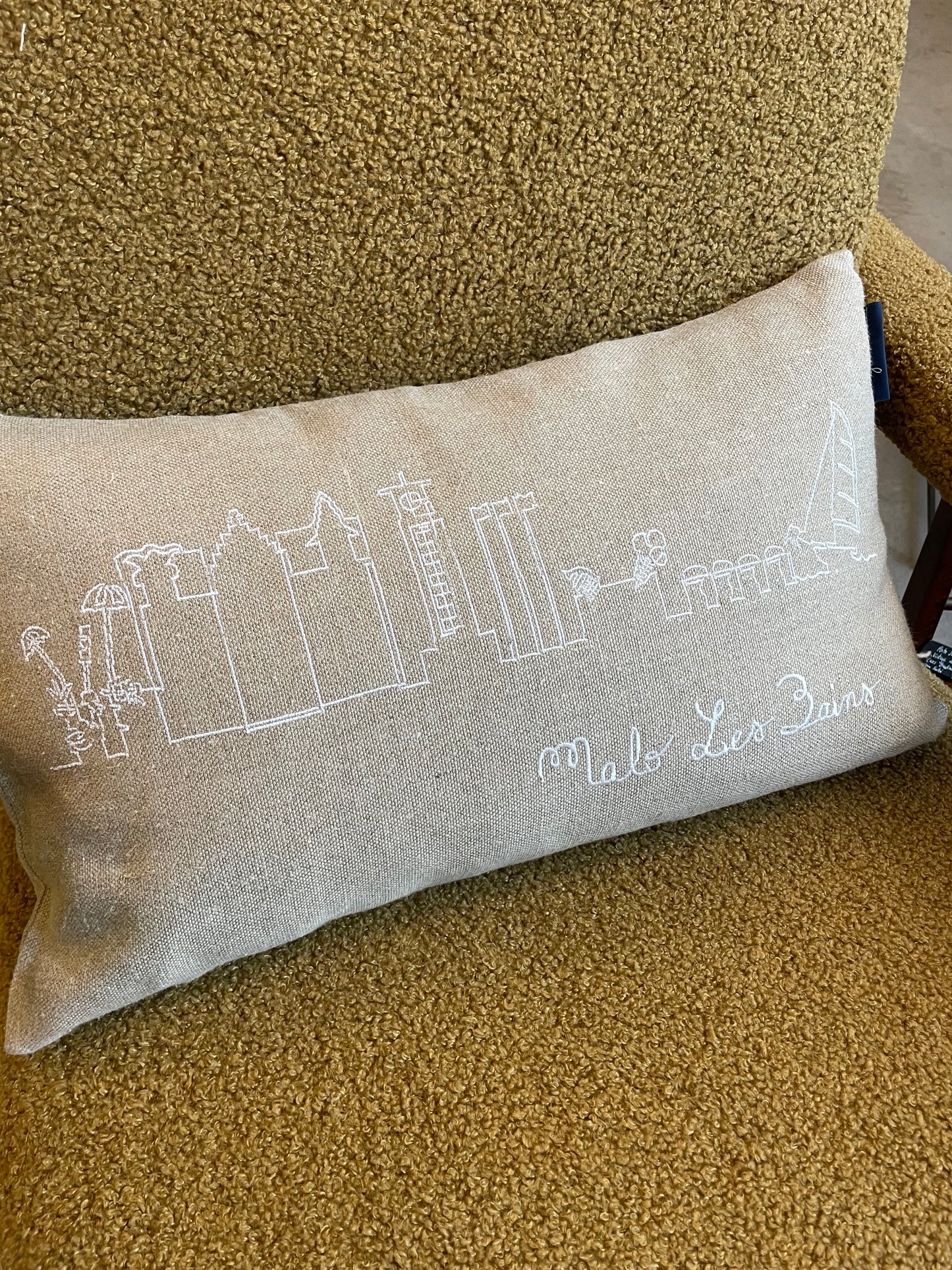 Coussin brodé à la main made in Les Hauts de France