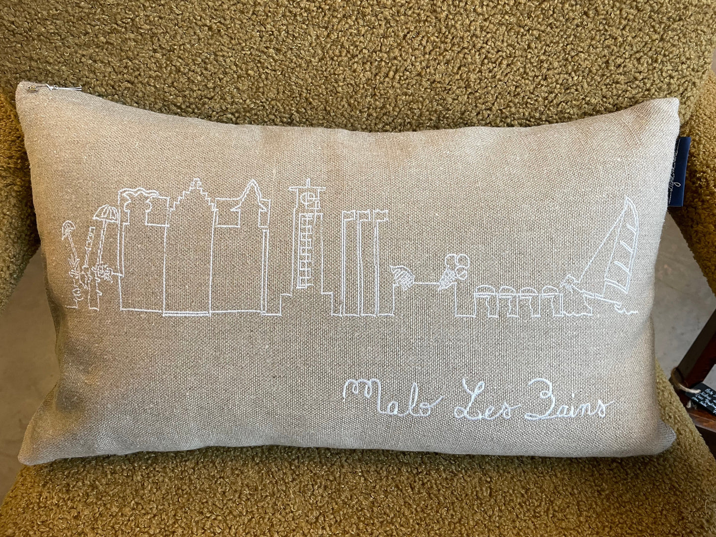 Coussin brodé à la main made in Les Hauts de France