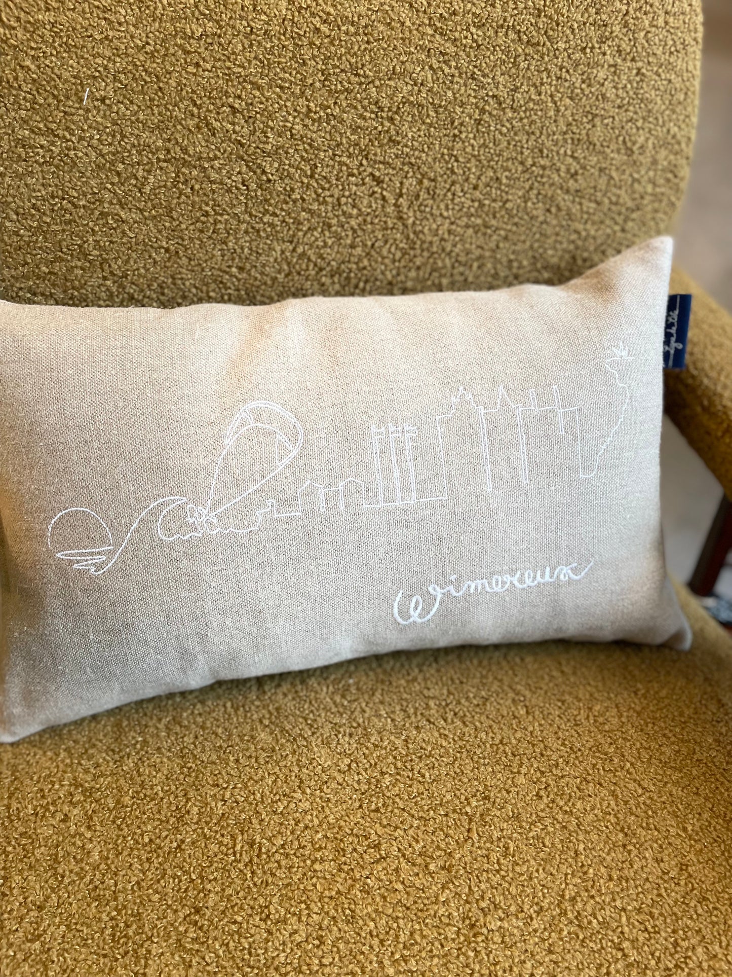 Coussin brodé à la main made in Les Hauts de France