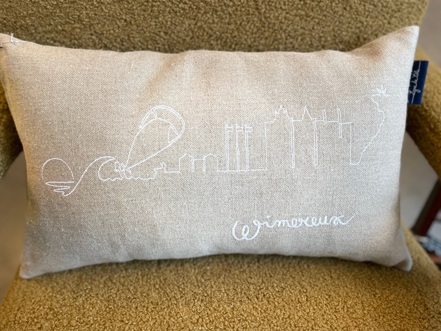 Coussin brodé à la main made in Les Hauts de France