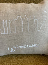 Charger l&#39;image dans la galerie, Coussin brodé à la main made in Les Hauts de France
