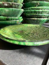 Charger l&#39;image dans la galerie, Assiette en poterie traditionnelle de Tamegroute
