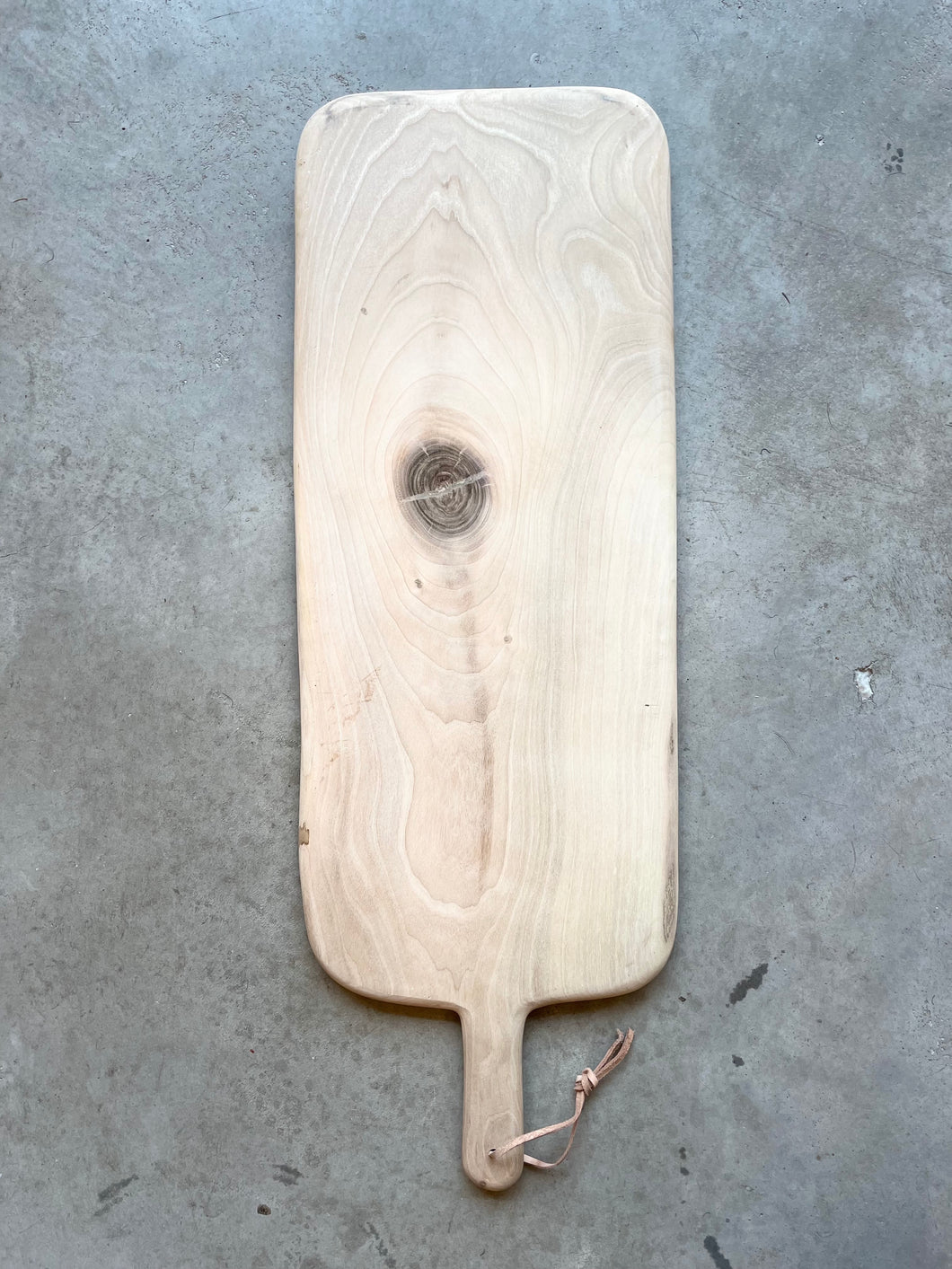 Planche de présentation ou découpe en bois rectangulaire en noyer