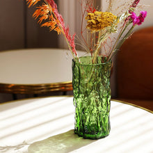 Charger l&#39;image dans la galerie, Vase en verre rose ou vert &quot;tronc&quot;
