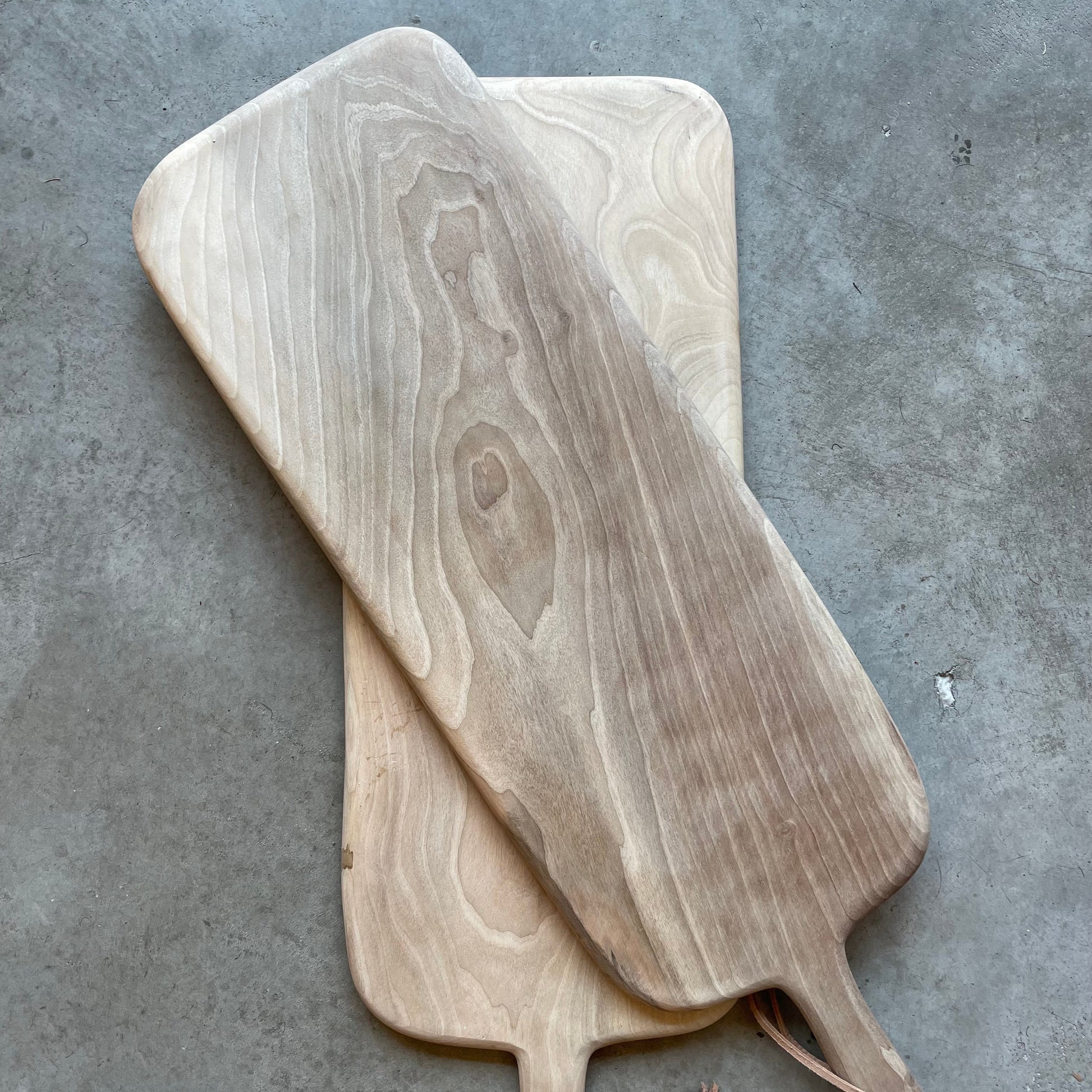 PLANCHE EN BOIS DE NOYER LONGUE - LA PETITE BOITE JAUNE