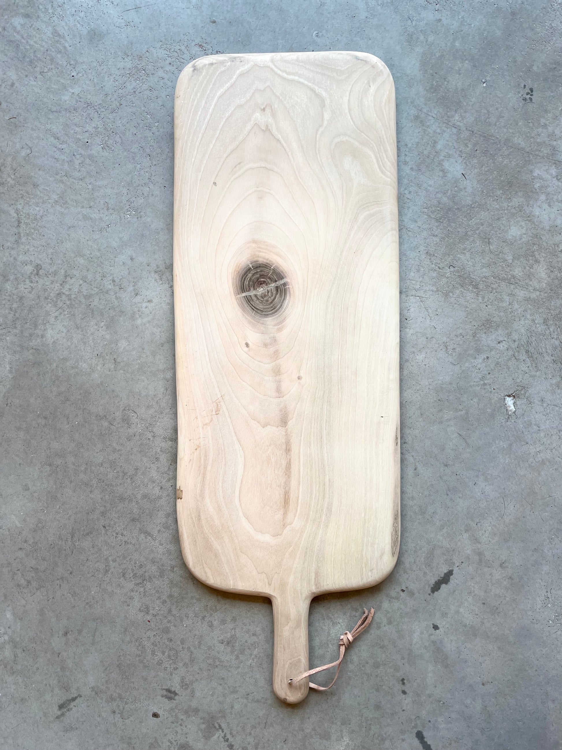 PLANCHE EN BOIS DE NOYER LONGUE - LA PETITE BOITE JAUNE
