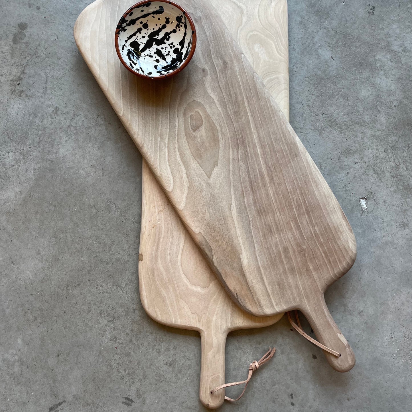 PLANCHE EN BOIS DE NOYER LONGUE - LA PETITE BOITE JAUNE