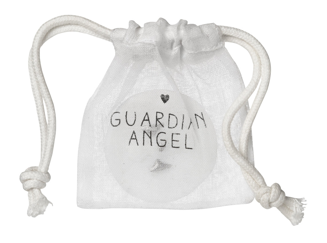 Petit pochon en coton blanc avec écrit "Guardian Angel" pour ranger sa pièce porte-bonheur en porcelaine.