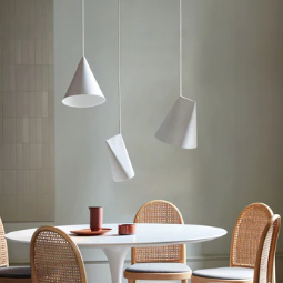 SUSPENSION DESIGN PORCELAINE BLANCHE ORIENTABLE DE MOEBE - LA PETITE BOITE JAUNE