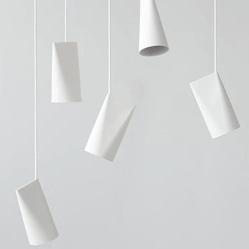 SUSPENSION DESIGN PORCELAINE BLANCHE ORIENTABLE DE MOEBE - LA PETITE BOITE JAUNE