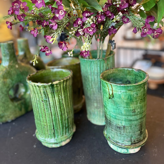 VASE CYLINDRE EN POTERIE DE TAMEGROUTE VERT - LA PETITE BOITE JAUNE