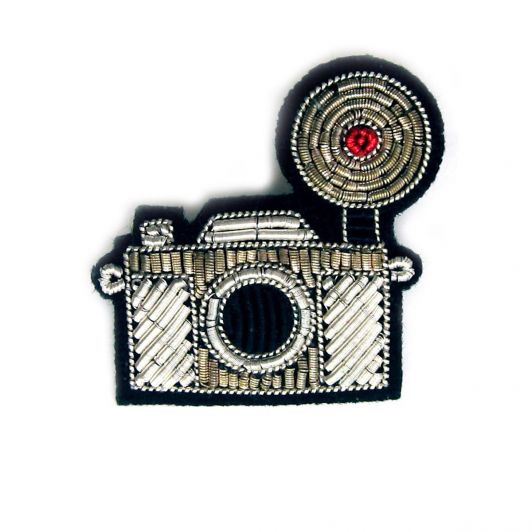 Broche Appareil photo argent 2,5 x 2,5 cm