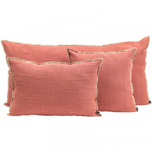 Charger l&#39;image dans la galerie, Coussin Haomy en lin lavé uni avec surpiqûre modèle Chennai 45 x 45 cm
