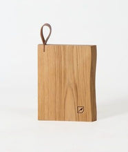 Charger l&#39;image dans la galerie, Planche à découper en chêne avec anse en cuir taille S
