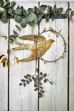 Charger l&#39;image dans la galerie, Décoration : oiseau en métal à suspendre Grand
