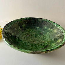 Charger l&#39;image dans la galerie, Saladier évasé / corbeille à fruits en poterie traditionnelle de Tamegroute
