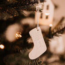 Charger l&#39;image dans la galerie, Décoration de Noël : chaussette à suspendre
