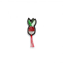 Charger l&#39;image dans la galerie, Broche Petit radis 3 x 1,8 cm
