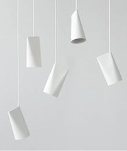 Charger l&#39;image dans la galerie, Suspension en céramique blanche design de chez Moebe modèle petit
